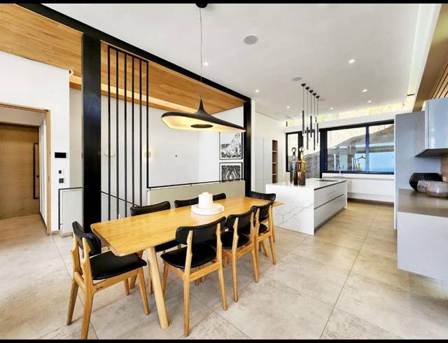 3 BEDROOM APARTMENT FOR SALE IN BANTRY BAY